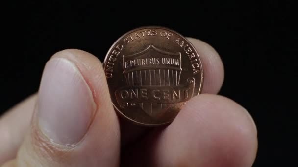 Amerikanische Ein-Cent-Brille in Menschenhand, Nahaufnahme. Makromünzen. 