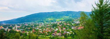 Dağlardaki köyün manzarası çok güzel. İnanılmaz bir doğa. Güzel manzara.