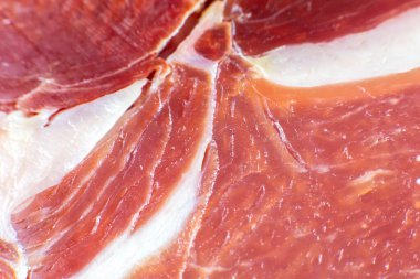 Kırmızı et dokusu fotoğrafı kapat. İtalyan prosciutto crudo veya jamon. Çiğ jambon. Domuz eti arka planı.