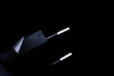 Elektrik prizleri koyu renk, yakın çekim fotoğraf.