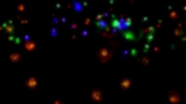 Noel ışıkları videoyu bulanıklaştırdı. Akşamları sıcacık oluyor. Şenlik zamanı. Tatil konsepti. Yeni Yıl.