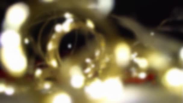 Żółte Rozmazane Lampki Migoczące Zamykające Film Przytulny Nastrój Wieczorem Czas — Wideo stockowe
