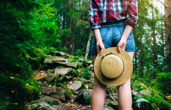 Hipster Girl Dans Les Montagnes Femme Élégante Chapeau Paille Chemise — Photo