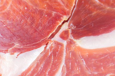Kırmızı et dokusu fotoğrafı kapat. İtalyan prosciutto crudo veya jamon. Çiğ jambon. Domuz eti arka planı.
