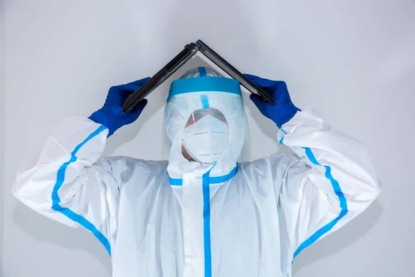 Médecin Portant Une Combinaison Protection Médicale Lunettes Masque Gants Travaillant — Photo