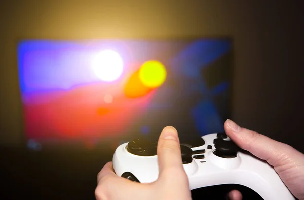 Homme Joue Des Jeux Vidéo Maison Gamepad Dans Les Mains — Photo