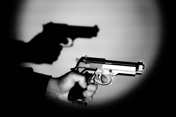 Ladrón Con Arma Por Noche Peligroso Criminal Hombre Con Capucha — Foto de Stock
