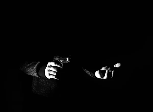 Rånare Med Pistol Natten Farlig Brottsling Mannen Luvtröja Rånar För — Stockfoto