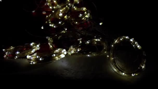Migające Lampki Świąteczne Girlandy Kapeluszu Świętego Mikołaja Zamykanie Wideo Przytulny — Wideo stockowe