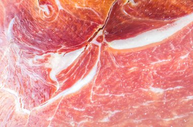 Kırmızı et dokusu fotoğrafı kapat. İtalyan prosciutto crudo veya jamon. Çiğ jambon. Domuz eti arka planı.