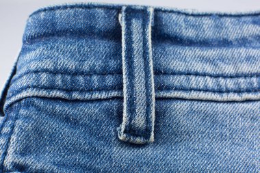 Bir cep dolusu mavi hippi kot kumaşı. Denim Kumaş dokusu arkaplanı.