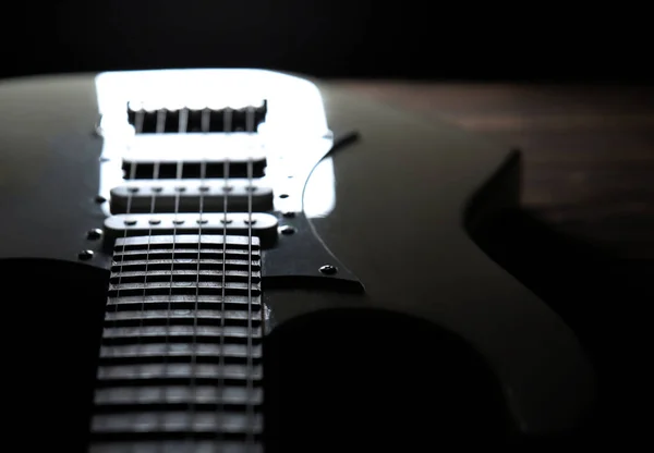 Guitarra Elétrica Branca Conceito Musical Estilo Criativo Com Sombras Luz — Fotografia de Stock