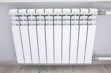 Çalışan bakım onarımı için uzatma kablosu anahtarı. Elektrik prizleri. Dairede tamirat..