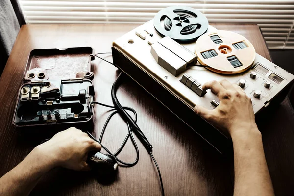 Agente Especial Mantiene Teléfono Campo Urss Oficial Escuchas Telefónicas Grabadora — Foto de Stock