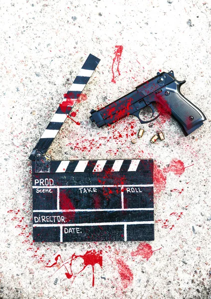 Arka Planda Silah Olan Siyah Bir Ilanı Sinema Filmi Yönetmek — Stok fotoğraf