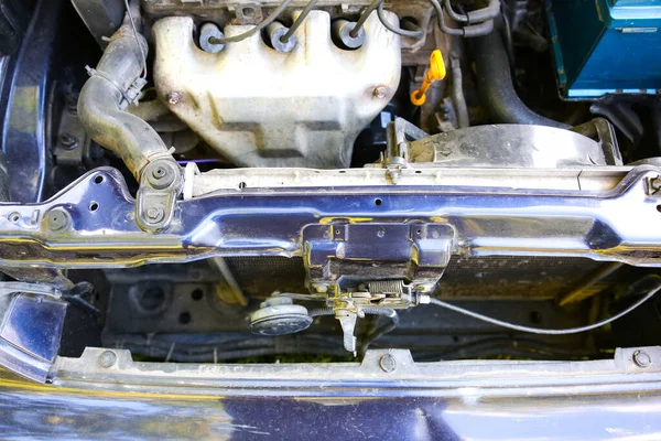 Eski Araba Motorunda Buji Var Makinenin Detayları Aracın Tamiri — Stok fotoğraf