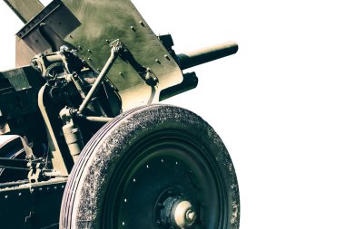 İkinci Dünya Savaşı 'ndan kalma eski metal top detayları. Geçmişteki savaşlar için silah. 2. Dünya Savaşı konsepti. Modern dünyanın tarihi. Beyaz arkaplanda izole.