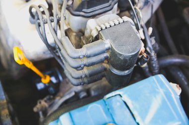 Eski araba motoru. Makinenin iç detayları.