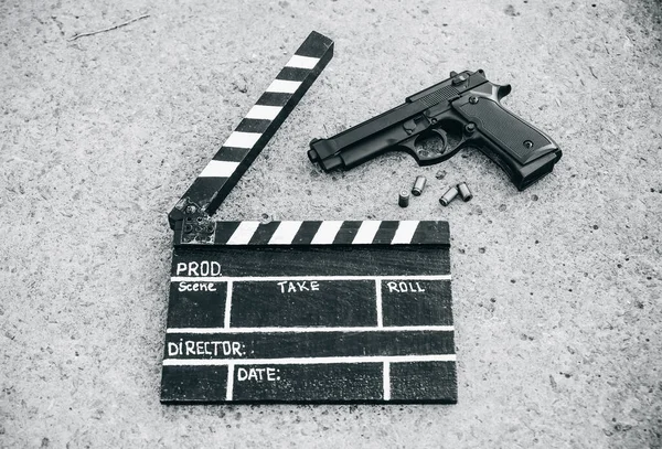 Plato Negro Con Pistola Fondo Dirigir Filmar Películas Cine Detective — Foto de Stock