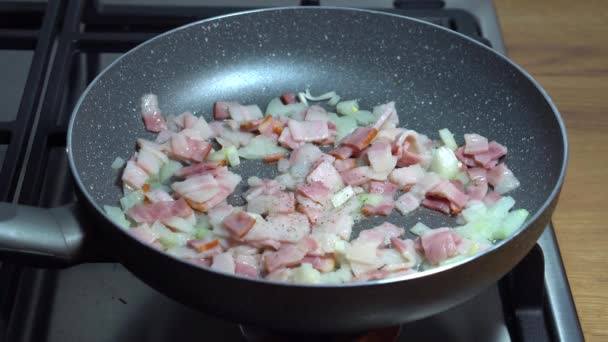 Bak Spek Met Pan Zet Zwarte Peper Carbonara Pasta Recept — Stockvideo