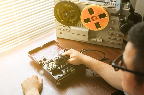 Special Agent Holds Field Telephone Set Ussr Officer Wiretapping Reel — Stock Photo, Image