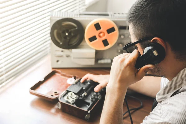 Spesialagent Taler Felttelefonen Ussr Avlytting Båndopptakeren Kgb Spionerer Samtaler – stockfoto