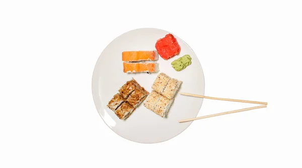 Sushi Sui Piatti Con Bacchette Isolate Fondo Bianco Salmone Wasabi — Foto Stock