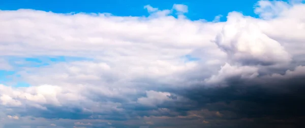 Софт Сосредоточил Свое Внимание Красивых Грозовых Облаках Фоне Синего Неба — стоковое фото