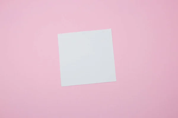 Blank White List Sticker Закройте Бумагу Напоминанием Розовом Фоне Принято — стоковое фото