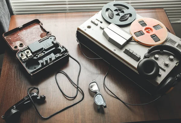 Reel Tape Recorder Wiretapping Field Telephone Set Ussr Lying Nearby — Stock Photo, Image