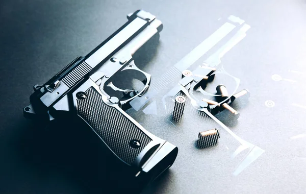 Pistola Con Balas Sobre Mesa Legalización Armas Problemas Penales — Foto de Stock