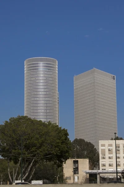 Arranha-céus em fundo céu azul, torres Azrieli, Tel aviv — Fotografia de Stock