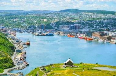 Newfoundland Kanada'daki St John Limanı. Süper geniş panoramik görünüm, Ağustos ayında Sıcak yaz günü.