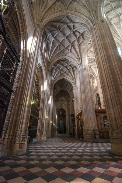 Catedral espanhola em Segóvia . — Fotografia de Stock