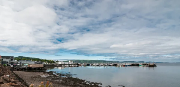 Barcos de pesca en el puerto con marea baja en Digby, Nueva Escocia . —  Fotos de Stock
