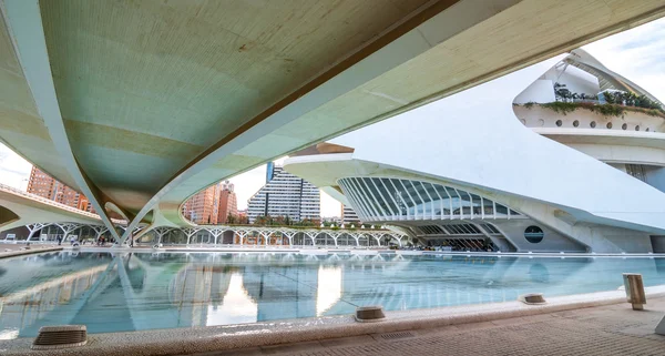 Valencia 城市景观特色歌剧院，帕劳德莱斯艺术雷纳索非亚. — 图库照片