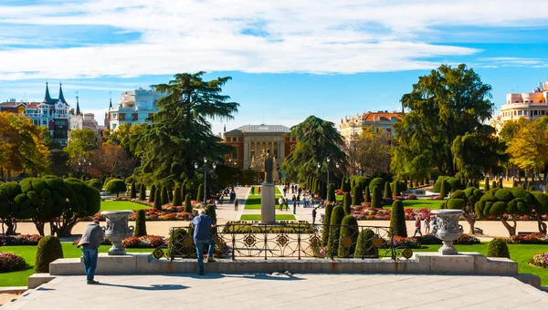 Gardens in the city of Madrid's Retiro park. — ストック写真