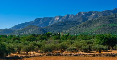 Kıyı eteklerinde ve dağlar, İspanya.