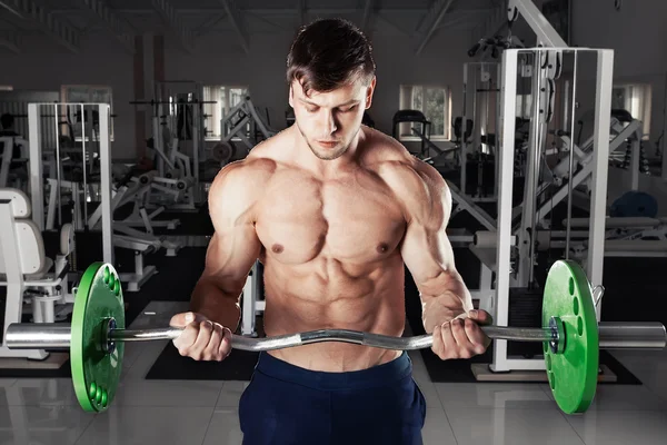 Mannen på gymmet. — Stockfoto