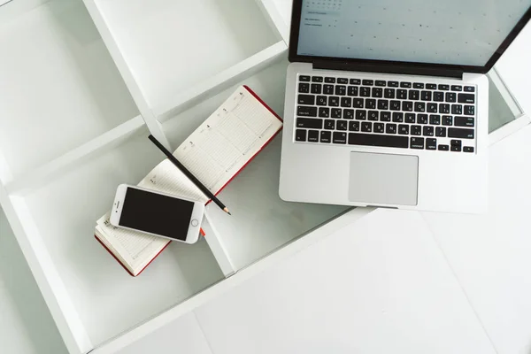 Laptop Tafel Close Rechtenvrije Stockafbeeldingen