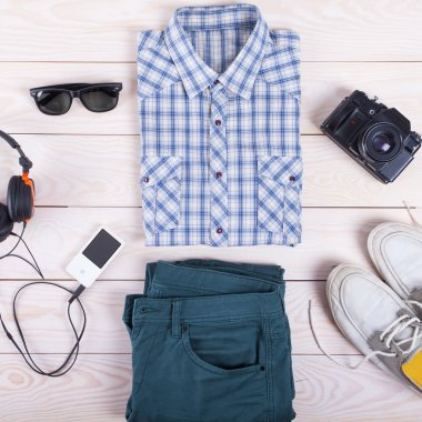 Genç adam kıyafeti. 