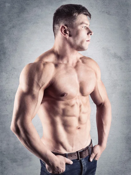 Strong man. Close-up of young muscular man — ストック写真