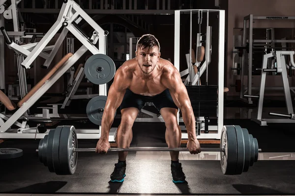 Homem Muscular Fazendo Exercício Pesado Deadlift — Fotografia de Stock