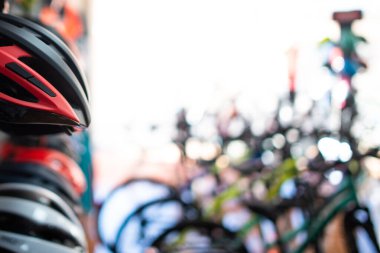 Dükkan, bisiklet satıp tamir etmede uzmanlaşmış.