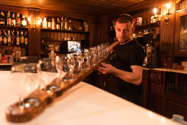 Waiter Cowboy Serving Drink Bar — Stock Photo, Image