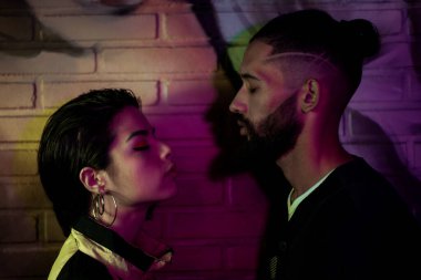 Genç ve maceracı seyahat şıklığı