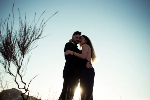 Couple Amoureux Marchant Travers Lagune — Photo