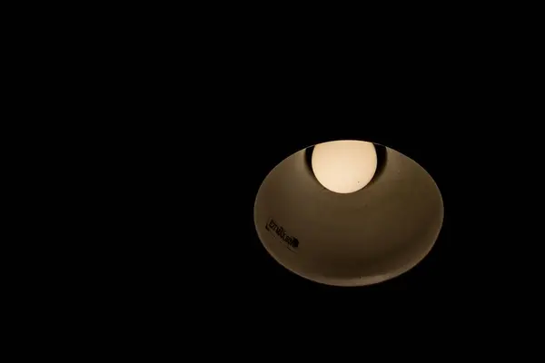 Настольная Лампа Темноте — стоковое фото