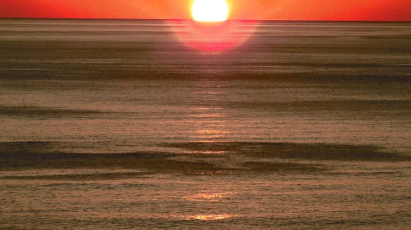 Mar romántico Puesta del sol o salida del sol Turquía Alanya azura deluxe hotel — Foto de Stock