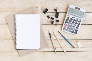 Çiğ tavuk yumurta yumurta kutusundaki görünümünü yakın çekim